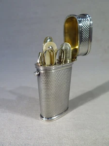 AUGUSTE LEROY ANCIEN SUPERBE NECESSAIRE DE VOYAGE COUTURE EN ARGENT VERMEIL - Photo 1/1