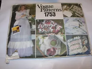 WOMENS UNCUT VOGUE 1753 Sewing Pattern APRON GIFT ITEMS PILLOW SACHET TOTE - Picture 1 of 3