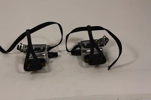 Wellgo B1 Bicycle Pedals w/Toe Clip & Straps 9/16 Alloy MTB, Hybrid PD4 - Picture 1 of 2