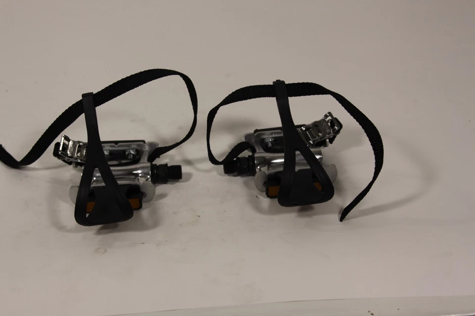 Wellgo B1 Bicycle Pedals w/Toe Clip & Straps 9/16 Alloy MTB, Hybrid PD4 - Image 1 of 2