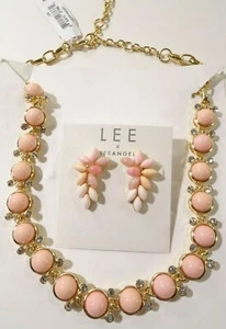 Lee by Lee Angel Mujer Collar Capri NUEVO CON ETIQUETAS 89 ROSA Hoja Pendientes JUEGO NUEVO CON ETIQUETAS - Imagen 1 de 9