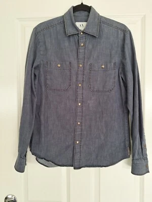 Camisa informal Armani Exchange azul marino de mezclilla manga larga talla pequeña Foto 1 de 4
