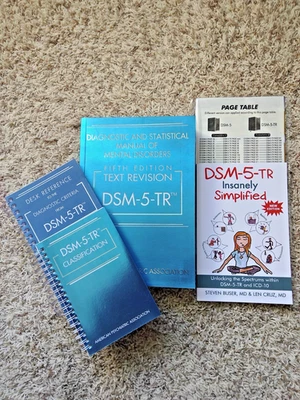 *DSM 5 TR with Index tab, Desk Reference Spiral, Classification & DSM Simplified - Image 1 of 2
