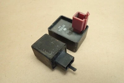 1995 KAWASAKI GPZ1100 FUEL PUMP & FLASHER RELAY ASSY CF308A Foto 1 de 4