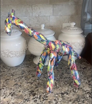 Escultura 3D de jirafa hecha a mano en papel maché Foto 1 de 4