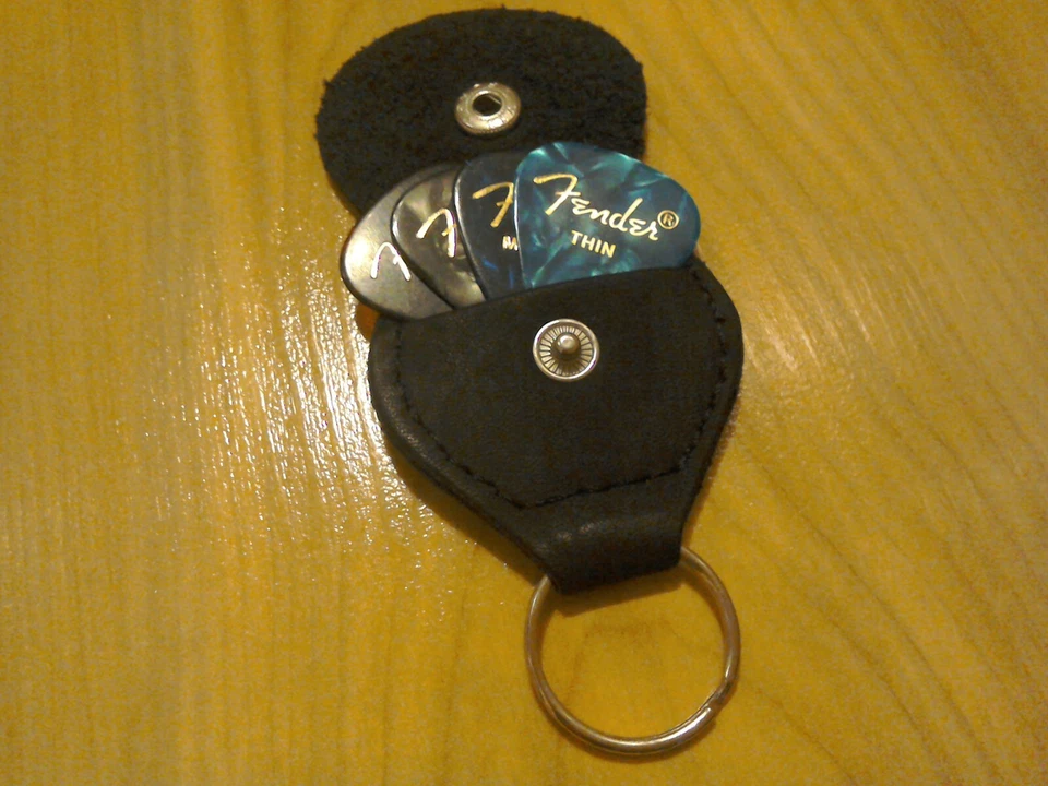 Set Of 3 x Fender 351 Shape Classic Celluloid Guitar Picks + In Leather Keyring! - Image 1 of 4
