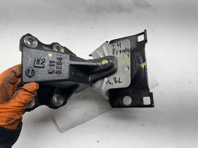 SOPORTE SOPORTE MONTAJE MARCO MOTOR DERECHO OEM NISSAN FRONTIER 2023 2024 Foto 1 de 4