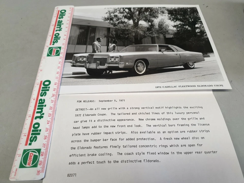 1972 CADILLAC Fleetwood Eldorado Coupe Original Press Photo & Info - image 1 of 1