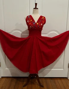 Vestido vintage halter mexicano bordado, bordado a mano con hilos de seda. - Imagen 1 de 6