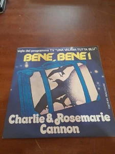 SIGLA TV " UNA VALIGIA TUTTA BLU" BENE, BENE! - Foto 1 di 4