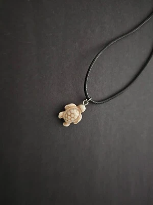 Cuerda Negra Tortuga de la Suerte Piedra de Pino Personalidad Vintage Brillante Hermoso Color Foto 1 de 4