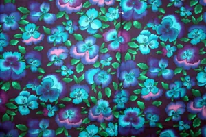 PANSIES IN DEEP TURQUOISE AND PURPLE FROM HOFFMAN - 100% COTTON FABRIC - Picture 1 of 3