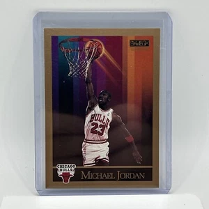 1990-91 Skybox Michael Jordan #41 Chicago Bulls HOF - A - Picture 1 of 2