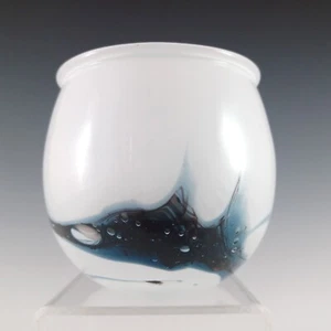 Jarrón de vidrio blanco vintage Holmegaard 'Atlantis' firmado por Michael Bang - Imagen 1 de 6