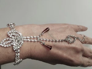 Bracciale alla schiava con cristalli e metallo color argento, nuovo - Foto 1 di 13