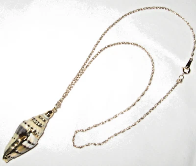 Vintage AVON Gold Tone Gold Edged Conch Shell Pendant Necklace 18" Rare - Image 1 of 3
