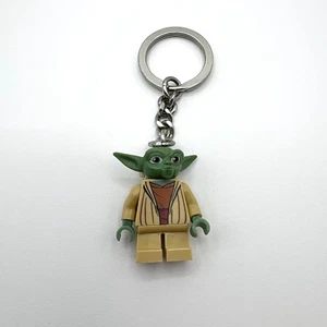LEGO Star Wars Yoda KEYCHAIN minifig - Picture 1 of 2