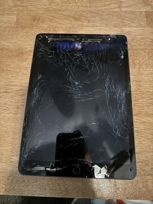 Apple iPad 9ª Generación A2602 10.2" Wi-Fi Pantalla agrietada ¡¡¡SOLO PIEZAS!!!! Foto 1 de 4