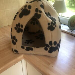 PUPPY/ CAT BED VGC DOME