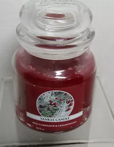Yankee Candle Red Currants & Cedar Wood Medium 14,5 oz Neu Selten - Schwer zu finden! - Bild 1 von 3