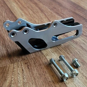 NUEVO Protector trasero guía cadena Honda CRF450R OEM CRF250R CRF450RX CRF450X - 07 - 24 - Imagen 1 de 11