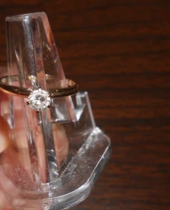 14KT DIAMOND SOLITAIRE RING - SIZE 6 - EXQUISITE FK - 1.67 GRAMS - Picture 1 of 9