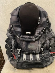 RARE Oakley Kitchen Sink Backpack Tactical Field Gear Stealth Black Light - Picture 1 of 15