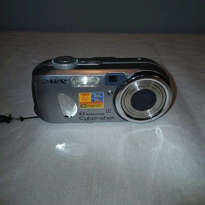 Sony Cyber-shot DSC-P93A 5.1MP Digital Camera - Silver - Image 1 of 4