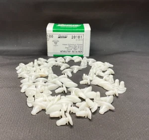 Auveco 20181 Chrystler Weatherstrip Retainer White Nylon 100 pcs. - Bild 1 von 5