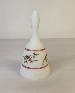 Campana vintage Fenton rose bianche satinate fiori vetro 4,5" dipinta a mano C. Griffiths - Foto 1 di 4