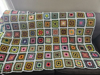 Manta afgana cuadrada de ganchillo Granny multicolor, 48"x76" Foto 1 de 4