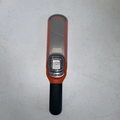 Rallador y rebanadora Joseph Joseph Handi-Grate 2 en 1 naranja Foto 1 de 4