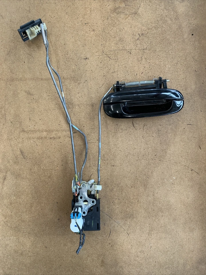 Pestillo de cerradura de puerta derecha para pasajero delantero Cadillac DTS 2006-2011 con manija exterior derecha Foto 1 de 4