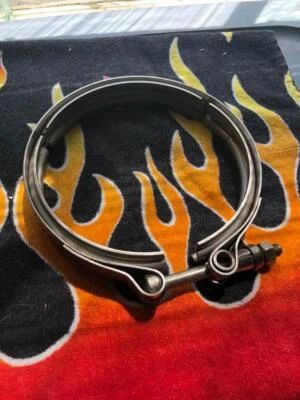 Braçadeira de escape genuína Freightliner/esterlina # F6HZ-5A231-AB - Imagem 1 de 4