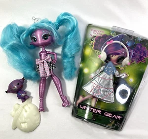 Novi Stars Mae Tallick WORKS With Wig Pet Stand And Winter Gear Fashion Pack - Picture 1 of 14