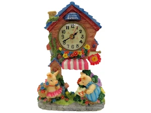 Nuevo Reloj Figura Estante/Abrigo Estante de Cerdo 2 Cerdos en Flores de Jardín - Imagen 1 de 4