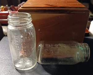 Ein Paar frühe Horlick's Malted Milk Probenflaschen - Bild 1 von 9