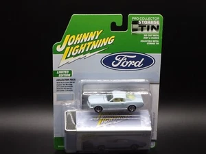 2025 JOHNNY LIGHTNING 1965 FORD MUSTANG FASTBACK BLUE 2+2 TIN R1 VS B NO 3 1:64 - Picture 1 of 7