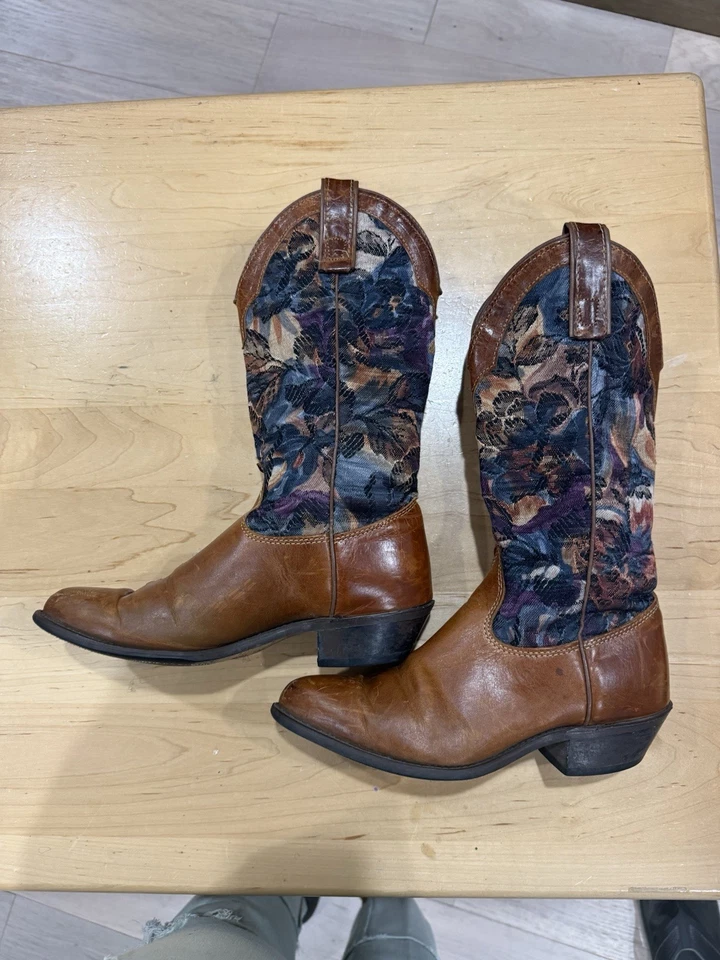 Capezio Cuero Estilo Occidental Bota Tapiz Superior Multicolor Texturizado 5.5 Foto 1 de 4