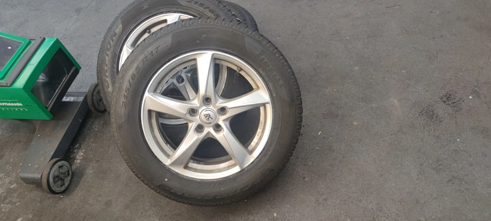 4 Alufelgen mit Winterreifen VW, Audi, etc - Bild 1 von 4