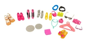 Muñeca Barbie 3 pares de zapatos y accesorios más 3 pares de zapatos sin logotipo para muñecas - Imagen 1 de 5