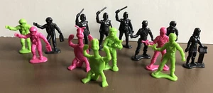 RARE Vintage Sci-Fi 12 SPACEMEN Molded Plastic Figures 3 Space Monsters Aliens - Picture 1 of 8