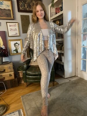 Blazer Doble Cero Plateado Lentejuelas Cortina Frontal Talla Med  Foto 1 de 4