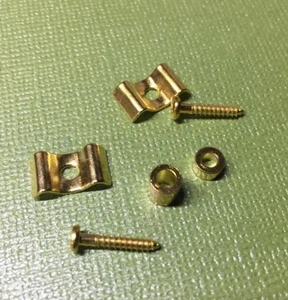 Juego completo de 2 tornillos espaciadores de árboles de cuerda Strat Tele dorados - Imagen 1 de 1