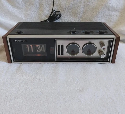 Vintage Panasonic AM/FM AFC Clock Radio Model RC-7469 Needs Repair or For Parts Cover