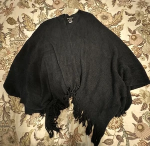 BAREFOOT DREAMS COZY CAPE  BAMBOO CHIC LITE FRINGED BLACK STYLE #459 ONE SIZE - Picture 1 of 5