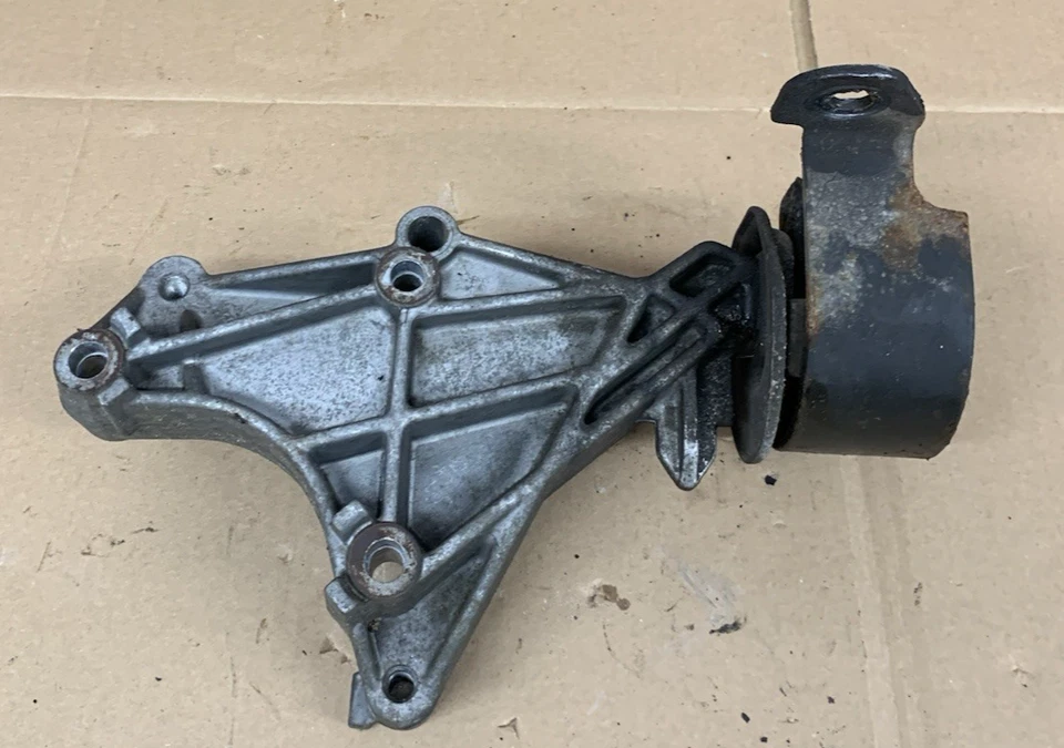 SAAB OG 9-3 FRONT ENGINE MOUNT BRACKET 4624755 RIGHT HAND RH 1999-2003 - Image 1 of 3