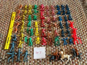 Set 7 LOT 70 Plastic Army Cowboy Indian Men Figures Vintage China Spacemen Rare - Picture 1 of 7