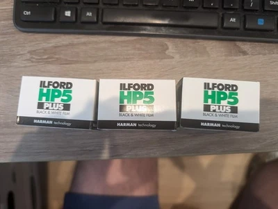 Película 3 rollos Ilford HP5 Plus 400 ISO negro blanco 35 mm 36 Exp almacenada en frío ex1/26 Foto 1 de 4