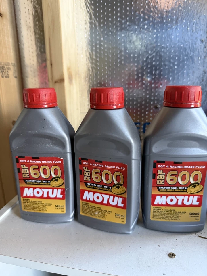 Fluido de freio de corrida Motul DOT4 RBF 660 FACTORY LINE 1,5L totalmente sintético 3 x 0,5L - Imagem 1 de 1